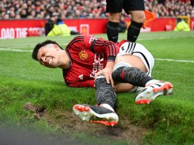 breaking:-erik-ten-hag-provides-update-on-lisandro-martinez-after-manchester-united-star-went-off-injured-in-west-ham-win