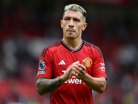 injury-specialist-provides-unfortunate-update-on-lisandro-martinez-after-manchester-united-star-picked-up-another-injury