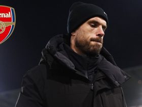 “fantastic-player”-–-jordan-henderson-blown-away-by-ajax-star-who-arsenal-reportedly-want-to-sign 