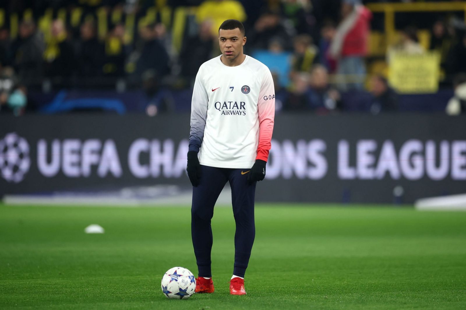 “we-want-to-improve-the-team,-not-make-it-worse”-–-deco-rubbishes-claims-that-barcelona-could-offload-duo-to-sign-kylian-mbappe