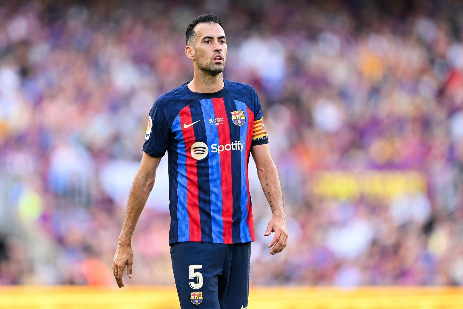 “it’s-almost-impossible”-–-deco-names-premier-league-star-as-perfect-sergio-busquets-replacement-but-reveals-barcelona-cannot-sign-him