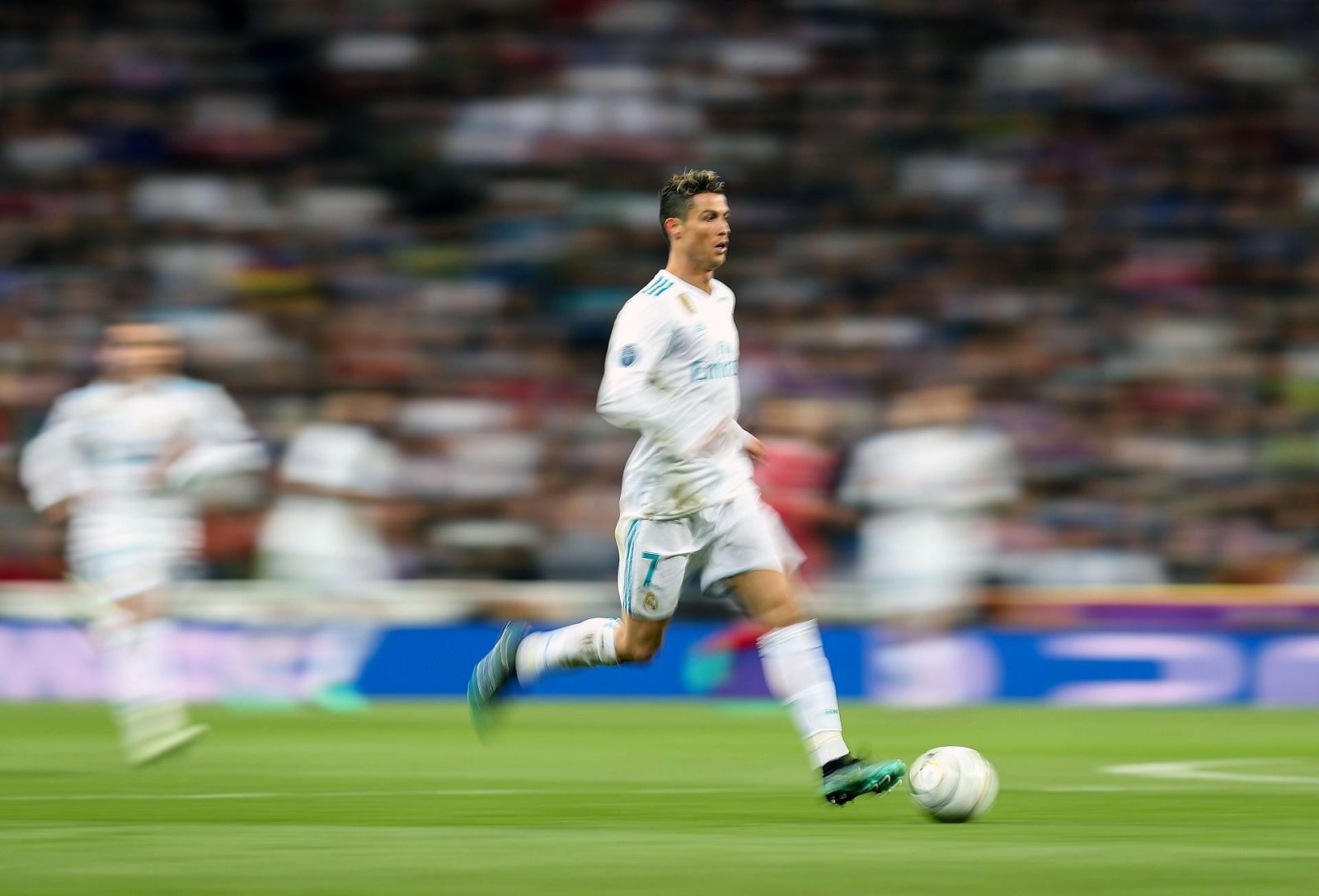 “he-is-the-most-complete”-–-when-former-real-madrid-star-heaped-praise-on-cristiano-ronaldo-and-named-the-best-ahead-of-ronaldo-nazario-&-ronaldinho