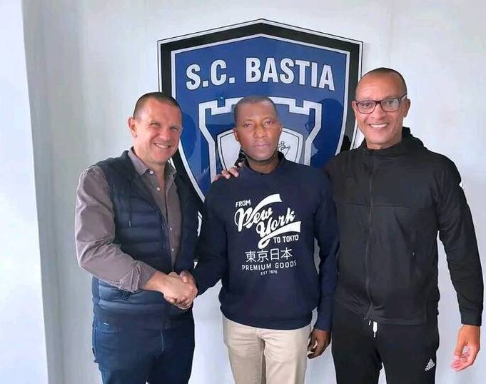 Kenpong Academ CEO Kennedy Agyepong (middle) had fruitful deliuberations with Bastia's President, Claude Ferrandi (left) and the Technical Director, Eric Descombes (right)