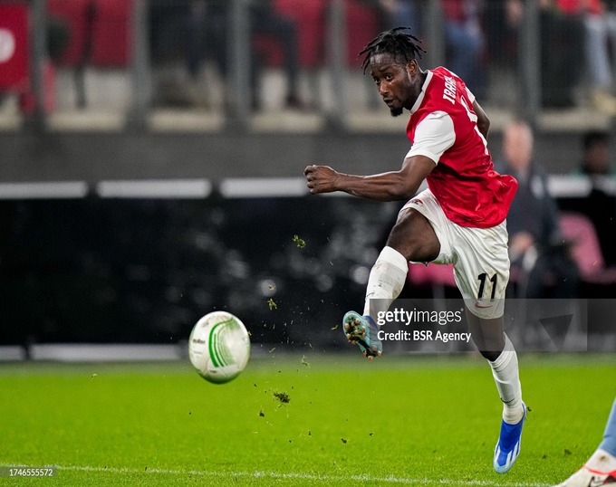 Ibrahim Sadiq Thrives in AZ Alkmaar's Victory Over Kortrijk