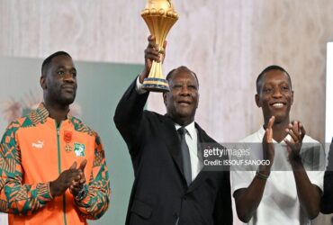 Ivory Coast coach Emerse Fae (Left), President of Ivory Coast Alassane Ouattara ( middle) and former Captain Max-Alain Grade ( right)