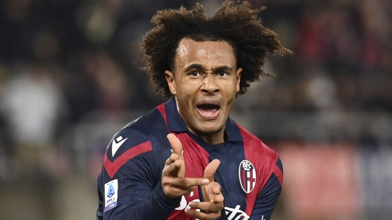 Manchester United close in on striker signing! After agreeing terms with Joshua Zirkzee, they aim to finalize a deal with Bologna.