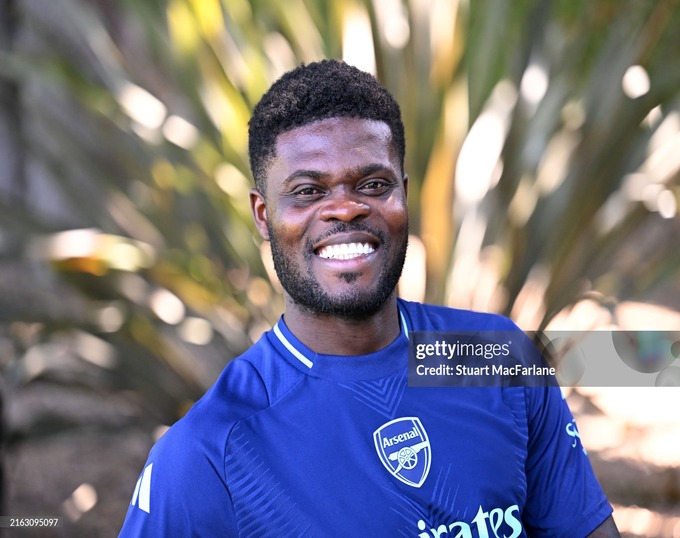 Thomas Partey Praises Arsenal Squad Depth as Gunners Aim High in Premier League