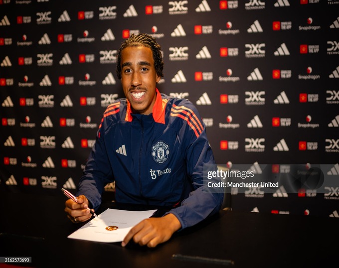 Leny Yoro Praises Manchester United's Clear Development Plan and Care